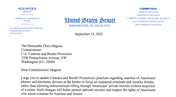 US Senator Wyden: Border Agents Are Searching Phones Without Warrants and Storing Data for 15 Years